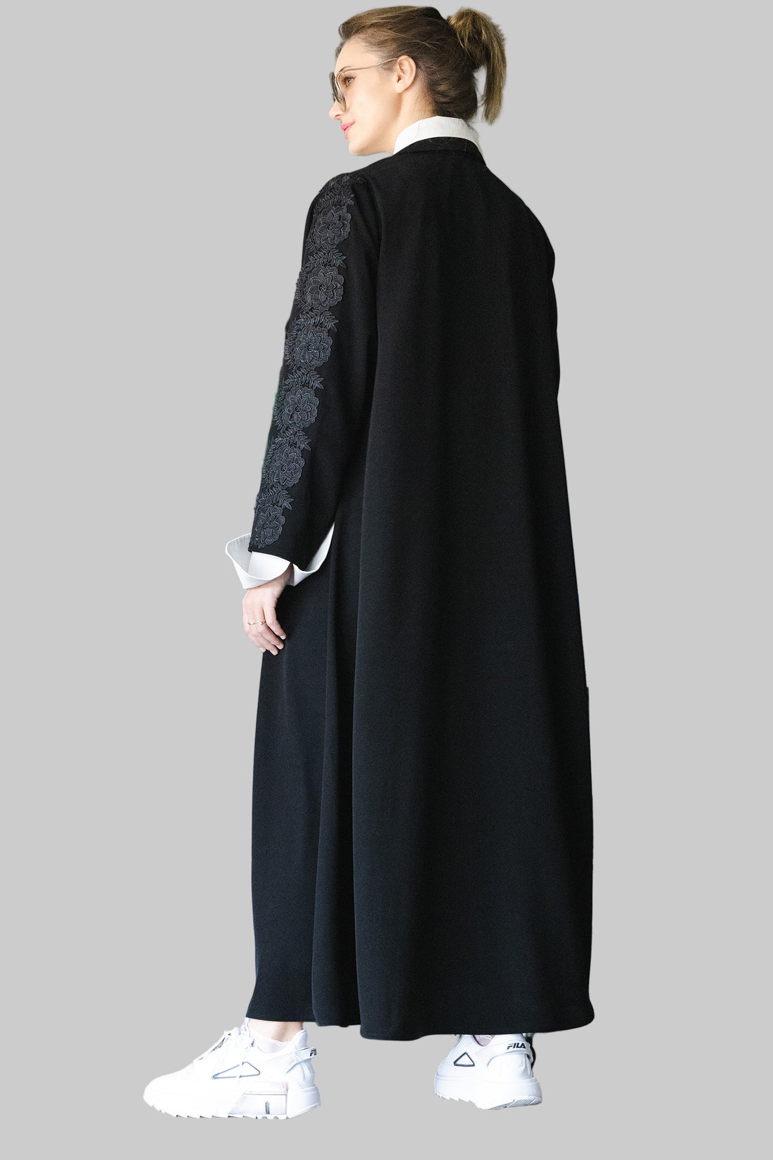Embroided Dentelle  Crepe Close Abaya