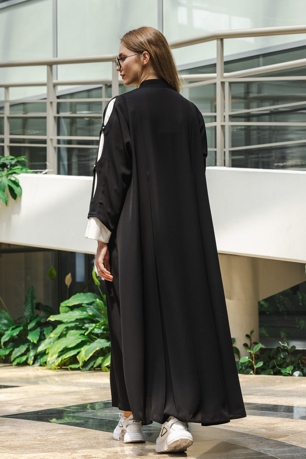 BLACK TRENDY  SLEEVES YASAMIN CLOSE ABAYA.