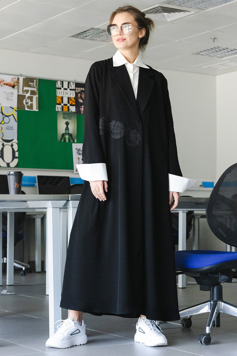 BLACK EMBROIDED DENTELLE YASAMIN CLOSE ABAYA.