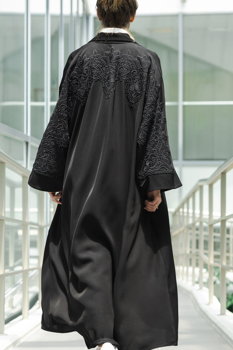 BLACK DENTELLE YASAMIN CLOSE ABAYA.