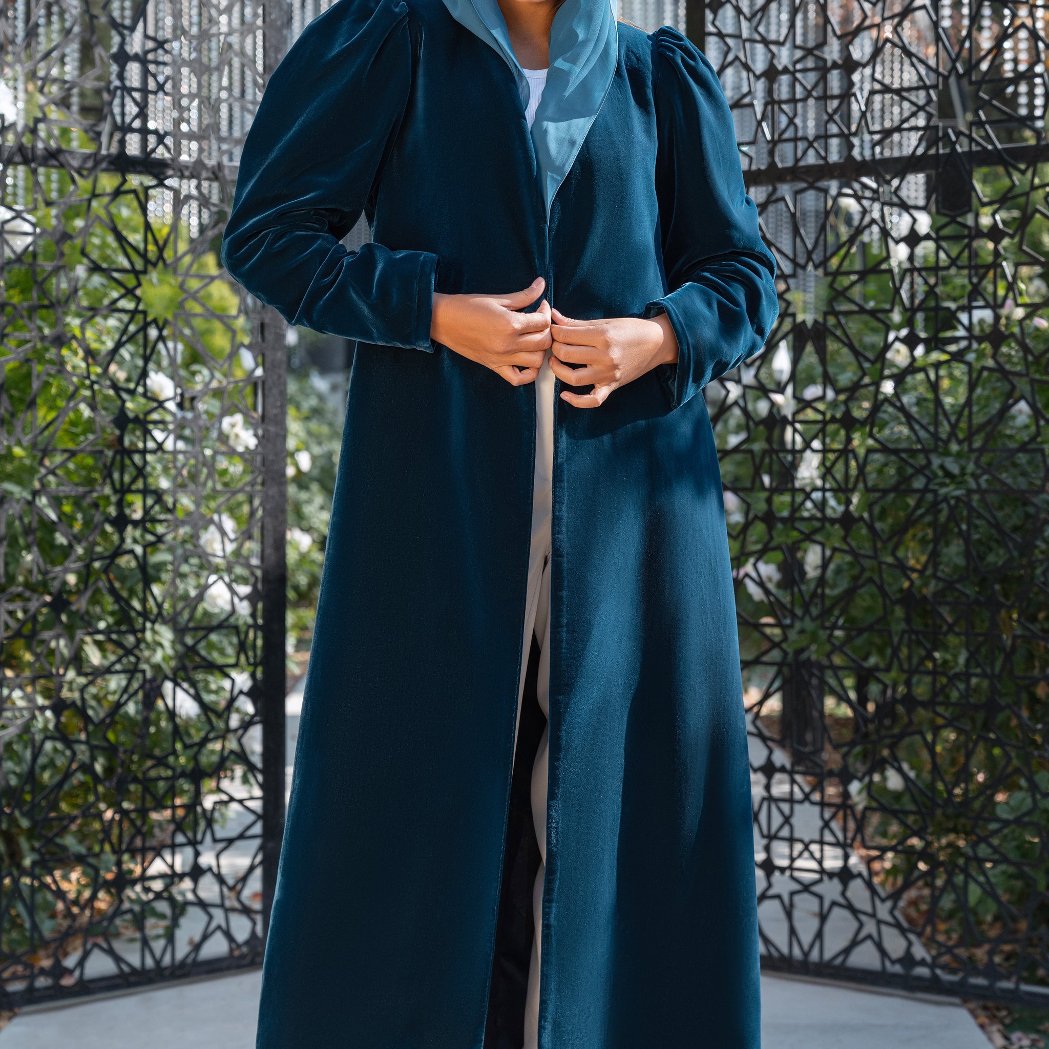 عباية مخمل مفتوحة ترندي