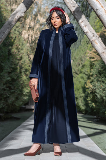 عباية سوداء مفتوحة من المخمل بتطريز 