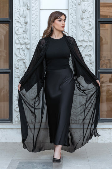 عباية سوداء مفتوحة بشبك وتطريز يدوي