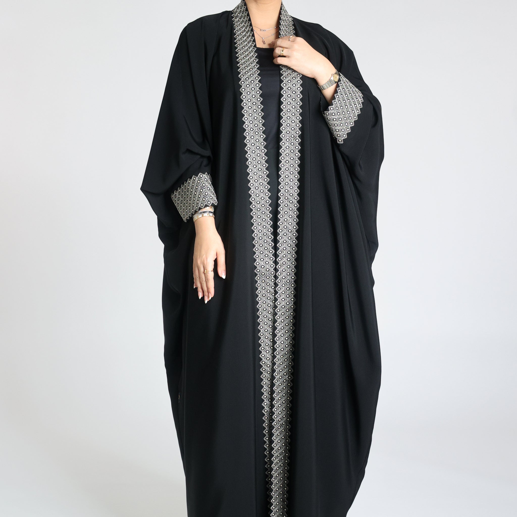 Open Soalon Bisht Abaya with Embroidery