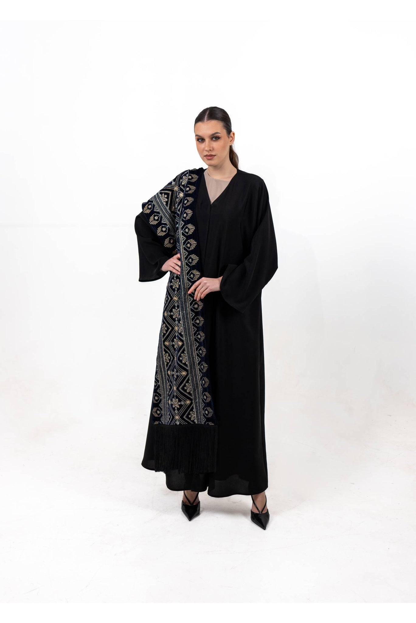 Embroidered Soalon Close Abaya
